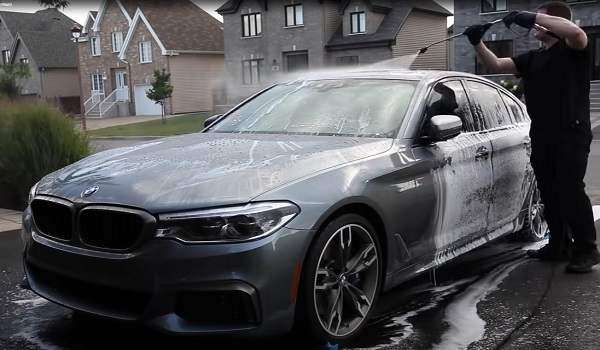 Rinsing after applying biodegradable soap BMW 428i