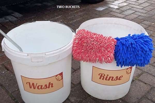 Using two buckets to wash ceramic coating car