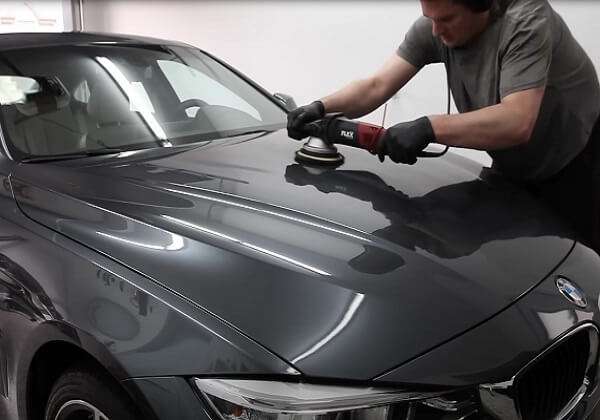 polishing the car surface