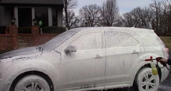 Washing car with Pressure Washers